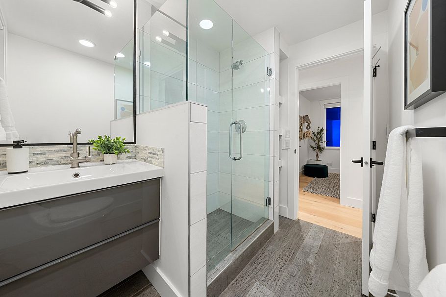 1140 W 17 Street North Vancouver, BC - 33
