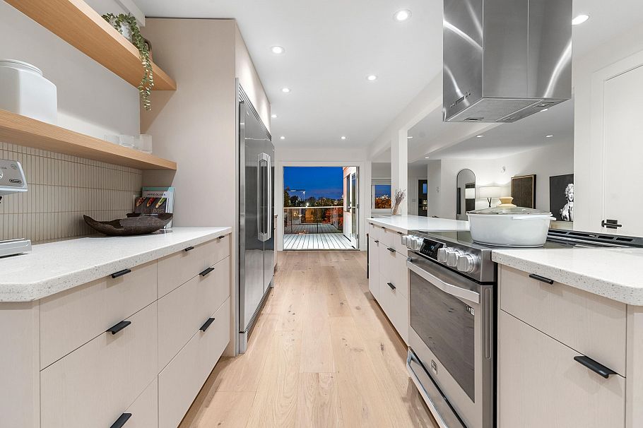 1140 W 17 Street North Vancouver, BC - 6