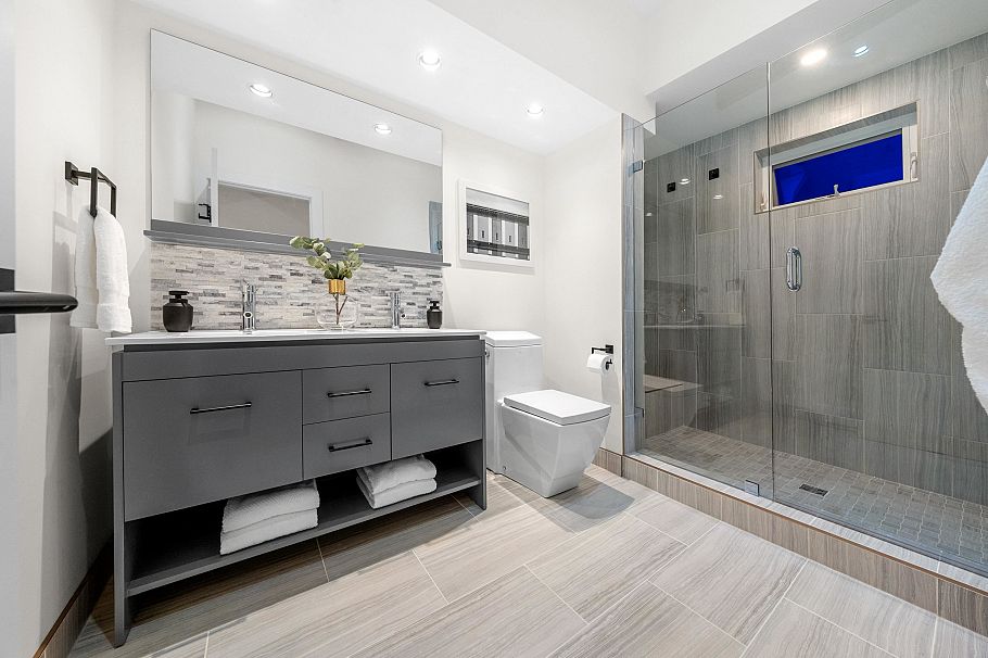 1140 W 17 Street North Vancouver, BC - 20