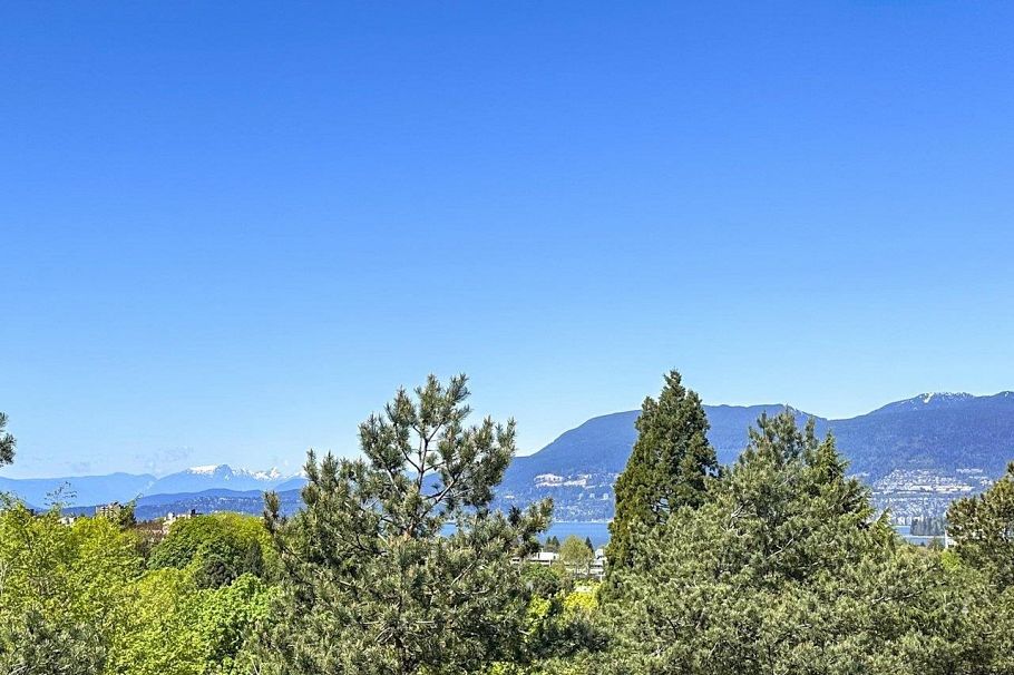 900 1685 W 14th Avenue Vancouver, BC - 9