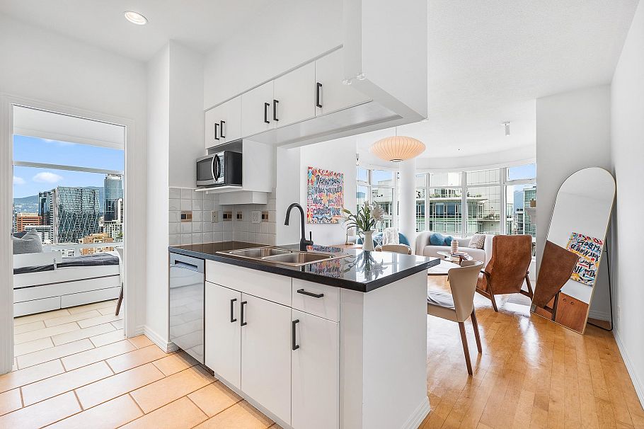 3605 1199 Marinaside Crescent Vancouver, BC - 3