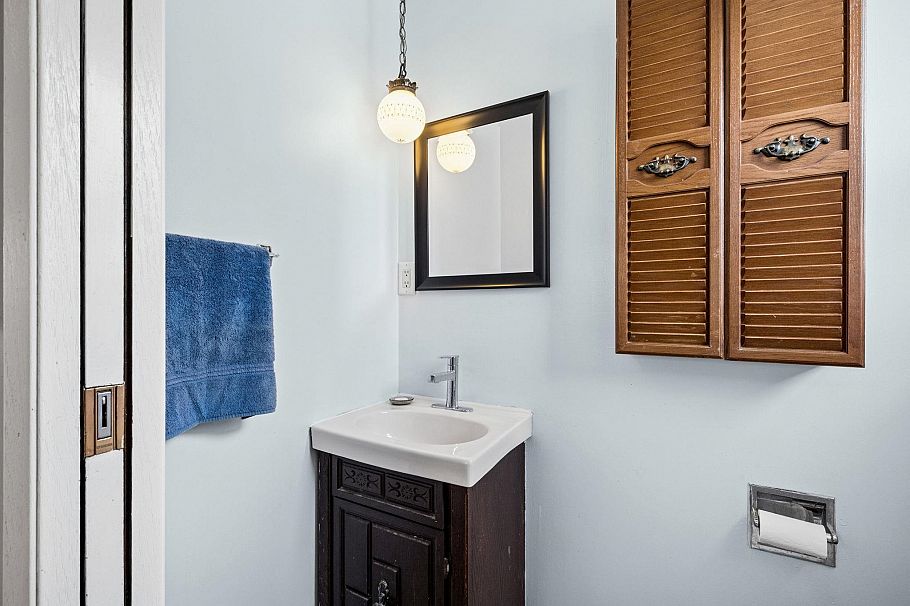 2050 E 13th Avenue Vancouver, BC - 24