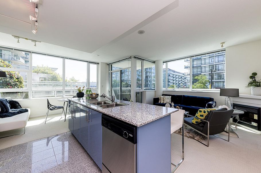 303 168 E Esplanade North Vancouver, BC - 2