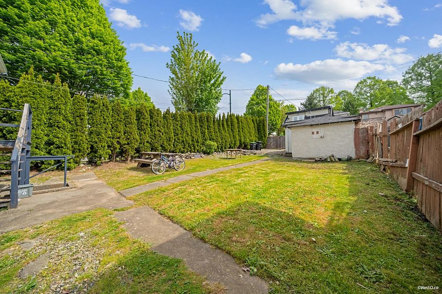 5702 Lancaster Street Vancouver, BC - 23