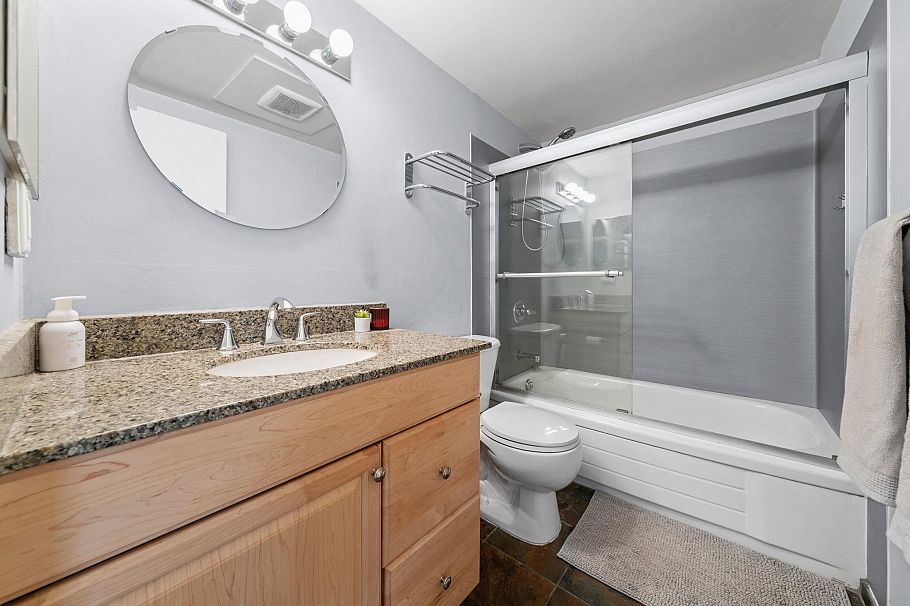 312 131 W 4th Street North Vancouver, BC - 19