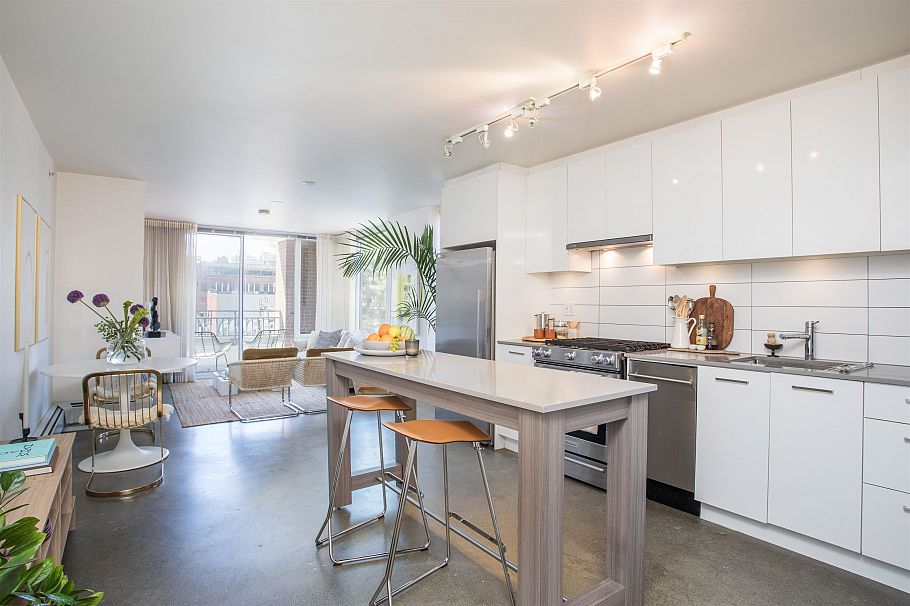 307 231 E Pender Street Vancouver, BC - 9