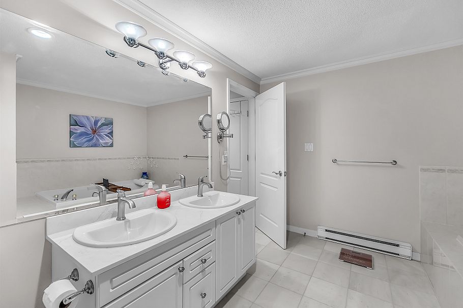 207 1500 Ostler Court North Vancouver, BC - 21