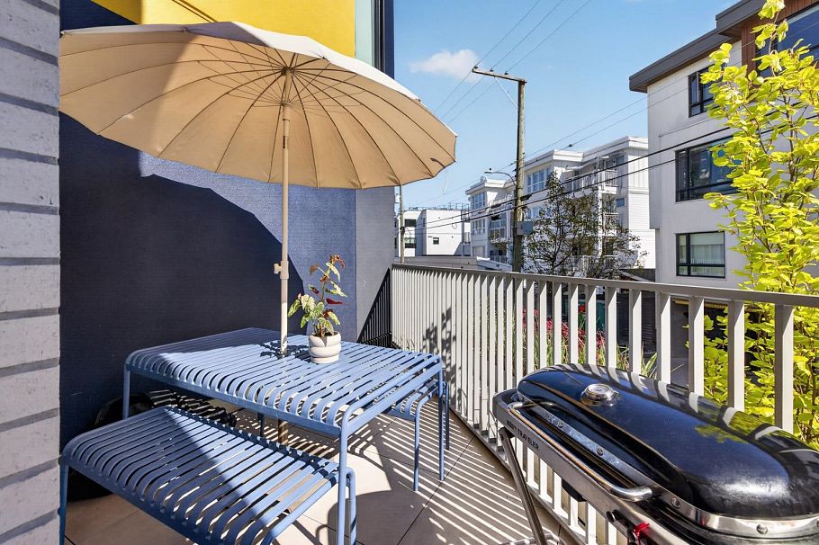 216 322 E 15th Avenue Vancouver, BC - 9