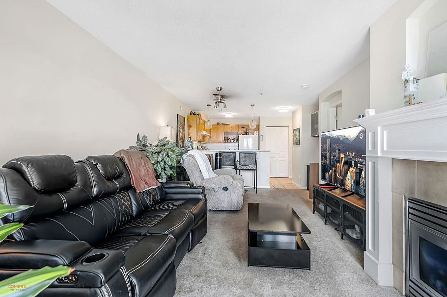 208 333 E 1st Street North Vancouver, BC - 6