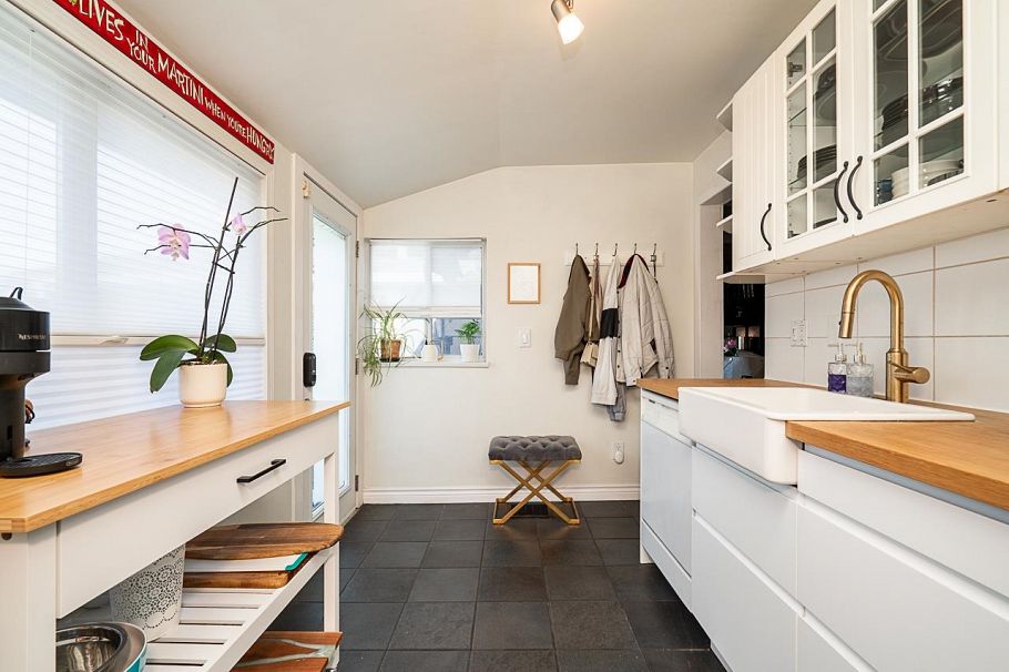 1623 E 12th Avenue Vancouver, BC - 8