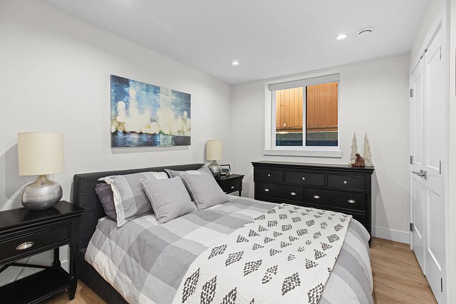 215 E 22nd Street North Vancouver, BC - 22
