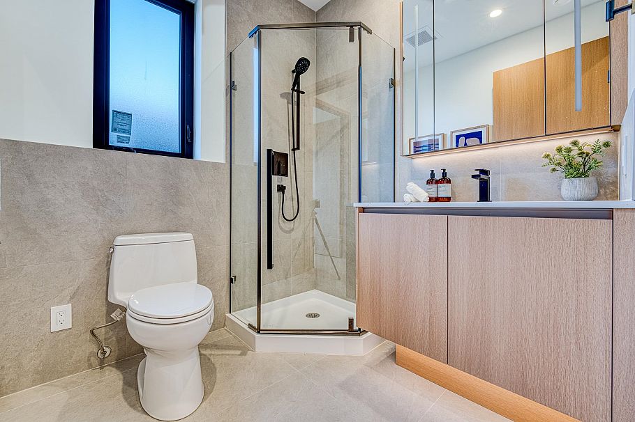 1 968 E 55th Avenue Vancouver, BC - 21