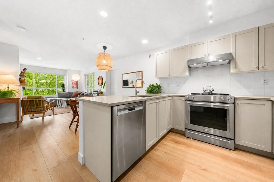 301 333 E 1st Street North Vancouver, BC - 12