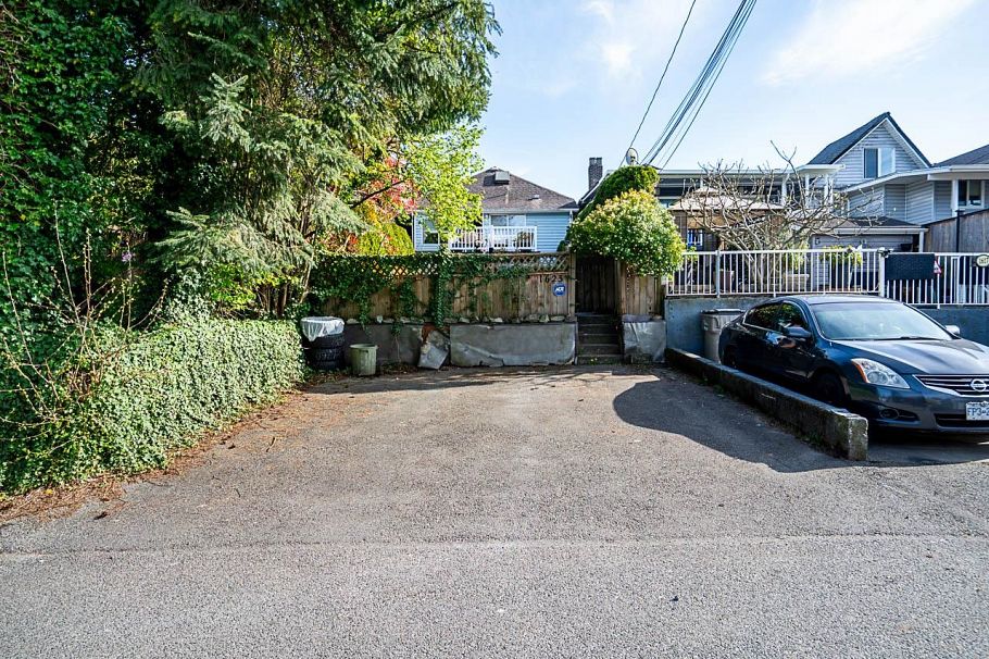 1623 E 12th Avenue Vancouver, BC - 35