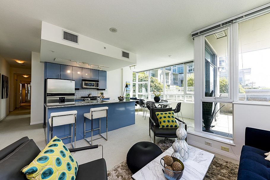 303 168 E Esplanade North Vancouver, BC - 1