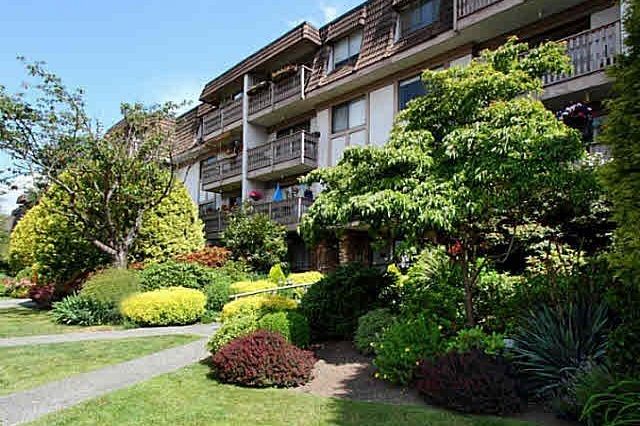 212 236 W 2nd Street North Vancouver, BC - 1