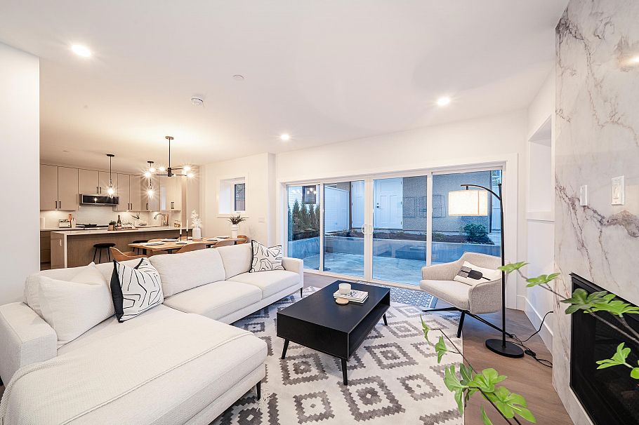 1 2735 W 8th Avenue Vancouver, BC - 1