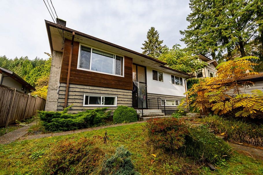 4377 Mountain Highway North Vancouver, BC - 2