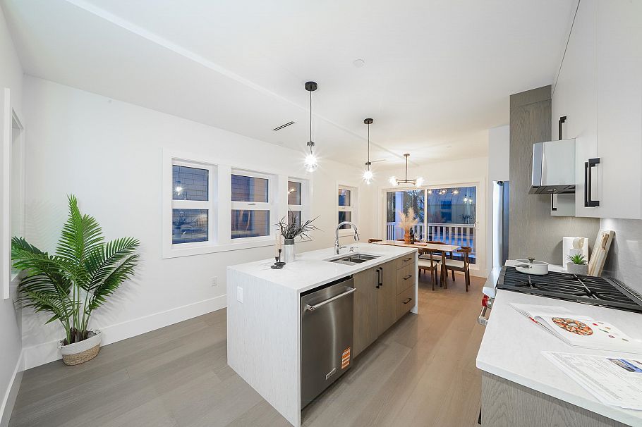 1 2735 W 8th Avenue Vancouver, BC - 6