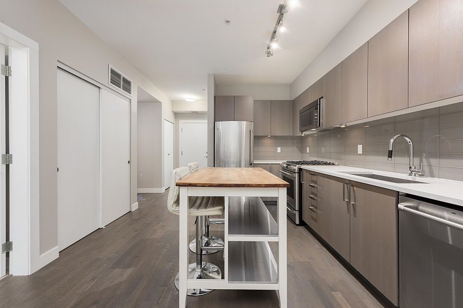 107 10033 River Drive Richmond, BC - 11
