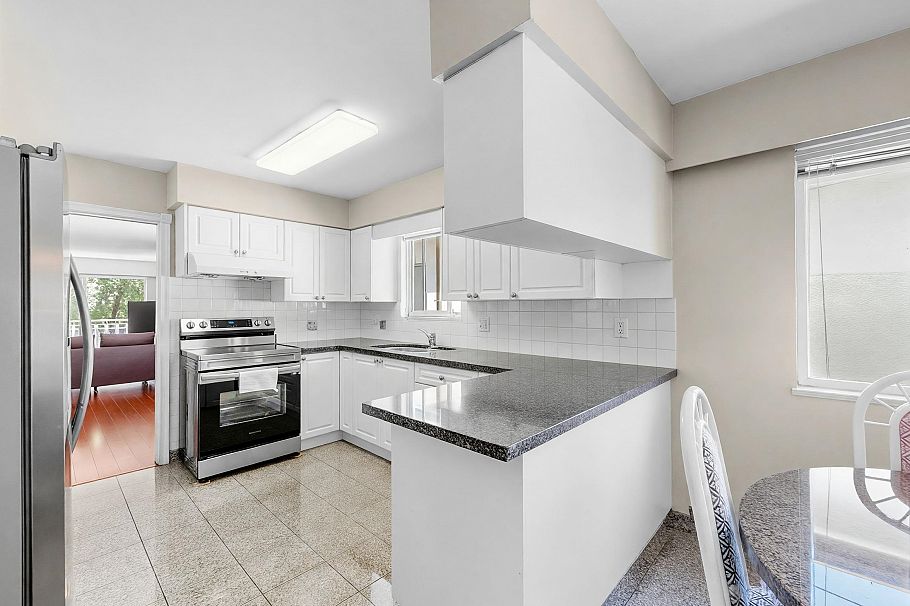 245 W 63rd Avenue Vancouver, BC - 15