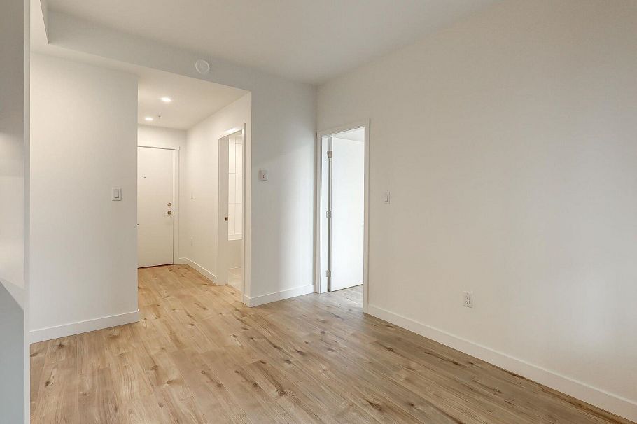 206 3594 Malsum Drive North Vancouver, BC - 17