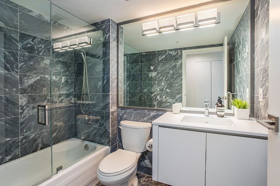 203 388 Drake Street Vancouver, BC - 13