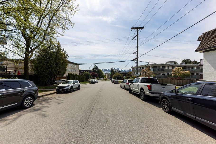 212 236 W 2nd Street North Vancouver, BC - 4