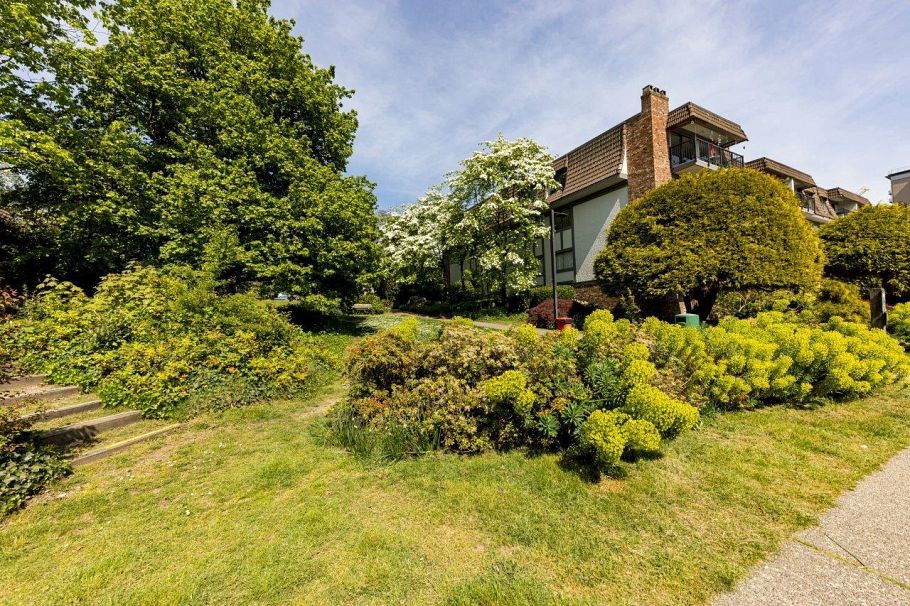 212 236 W 2nd Street North Vancouver, BC - 2