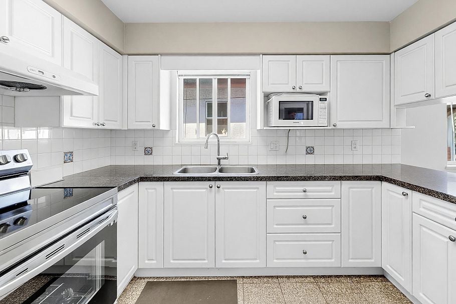 245 W 63rd Avenue Vancouver, BC - 17