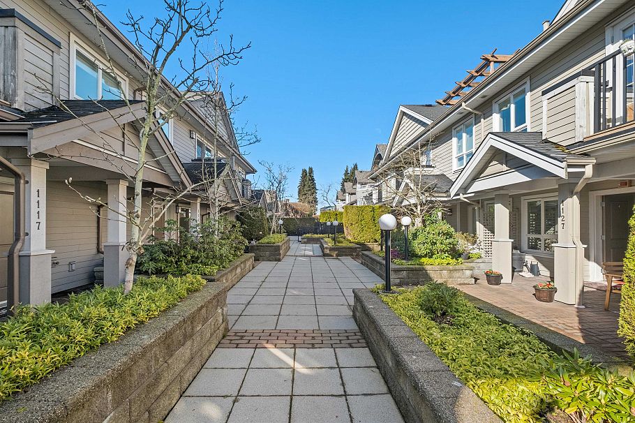 1127 St. Andrews Avenue North Vancouver, BC - 34