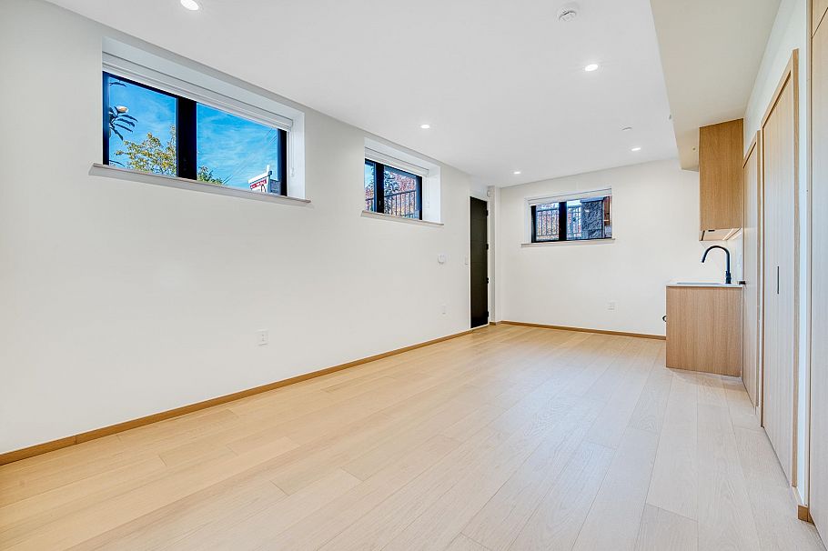 1 968 E 55th Avenue Vancouver, BC - 24