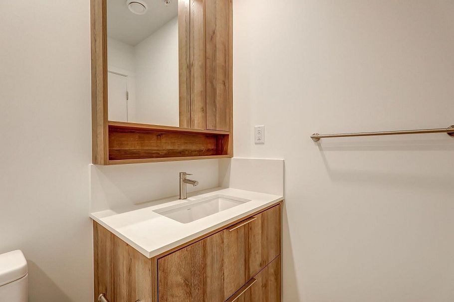 206 3594 Malsum Drive North Vancouver, BC - 26