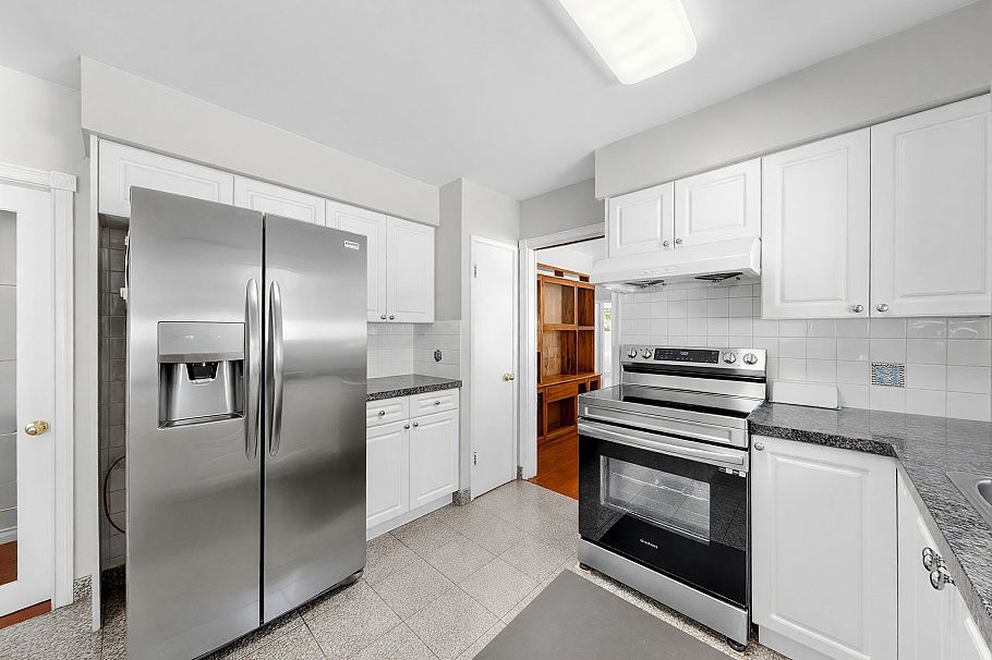 245 W 63rd Avenue Vancouver, BC - 16
