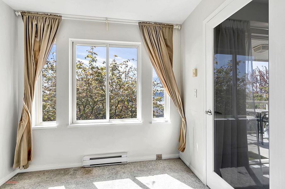 208 333 E 1st Street North Vancouver, BC - 14
