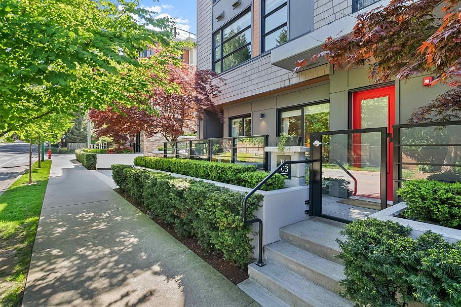 103 1055 Ridgewood Drive North Vancouver, BC - 1