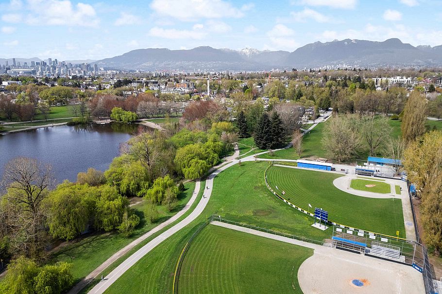 2050 E 13th Avenue Vancouver, BC - 4