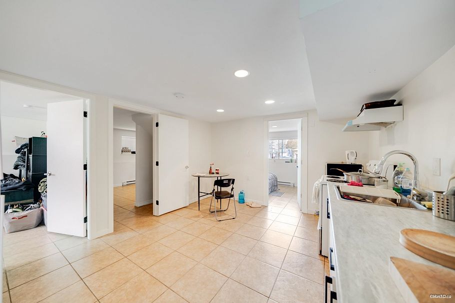 5702 Lancaster Street Vancouver, BC - 17
