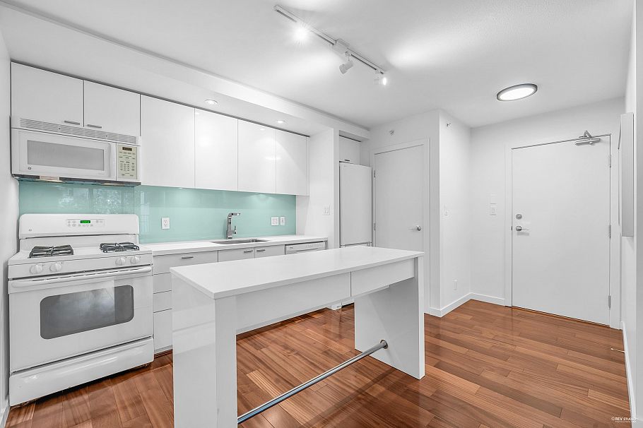 409 328 E 11th Avenue Vancouver, BC - 4
