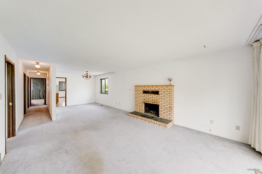 586 E 59th Avenue Vancouver, BC - 11