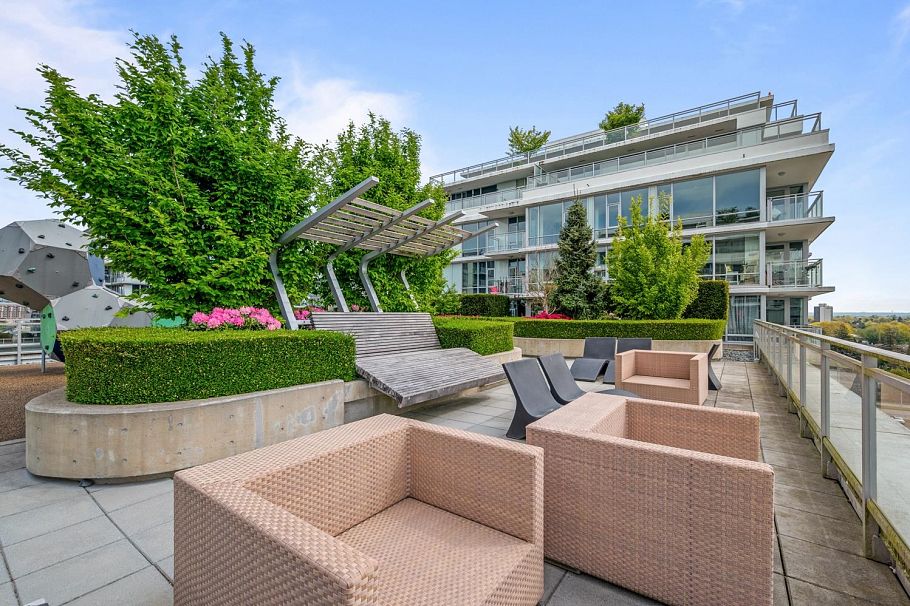 911 8800 Hazelbridge Way Richmond, BC - 23