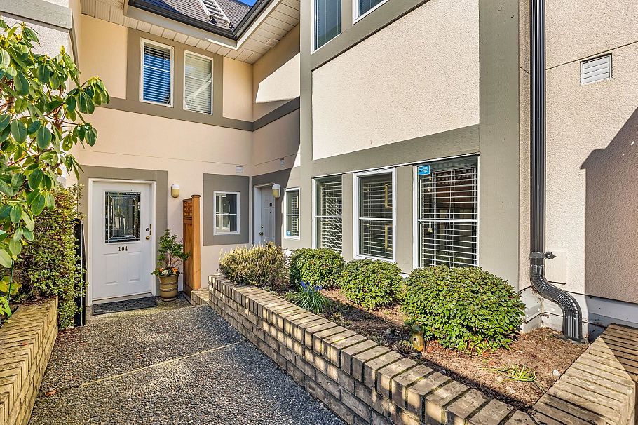 103 245 W 15th Street North Vancouver, BC - 17