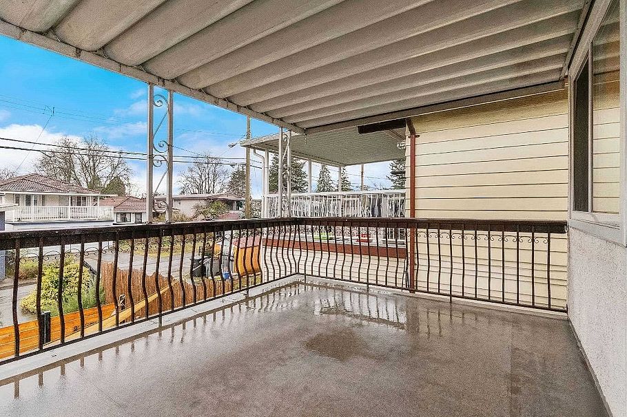 352 E 38th Avenue Vancouver, BC - 9