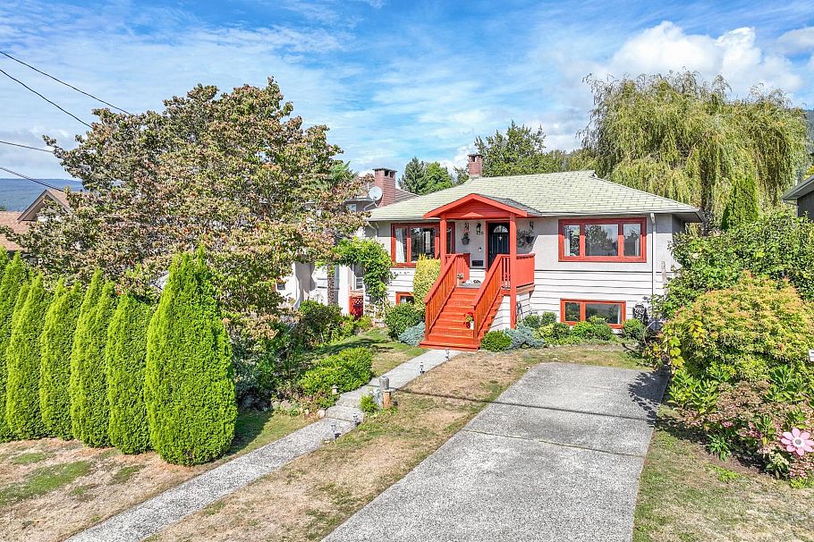 430 W Kings Road North Vancouver, BC - 30