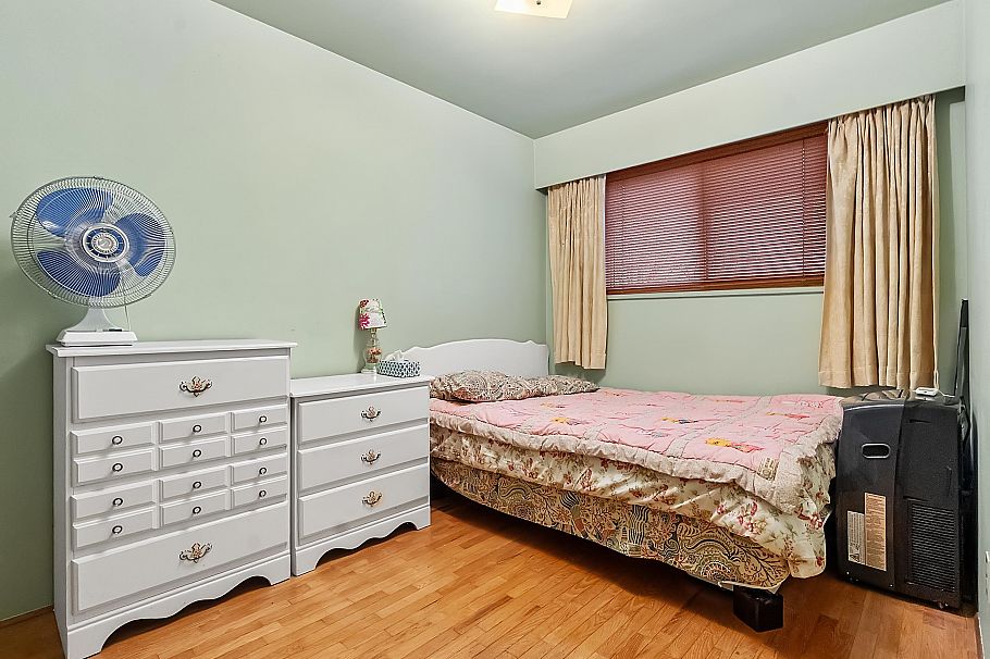 352 E 38th Avenue Vancouver, BC - 10