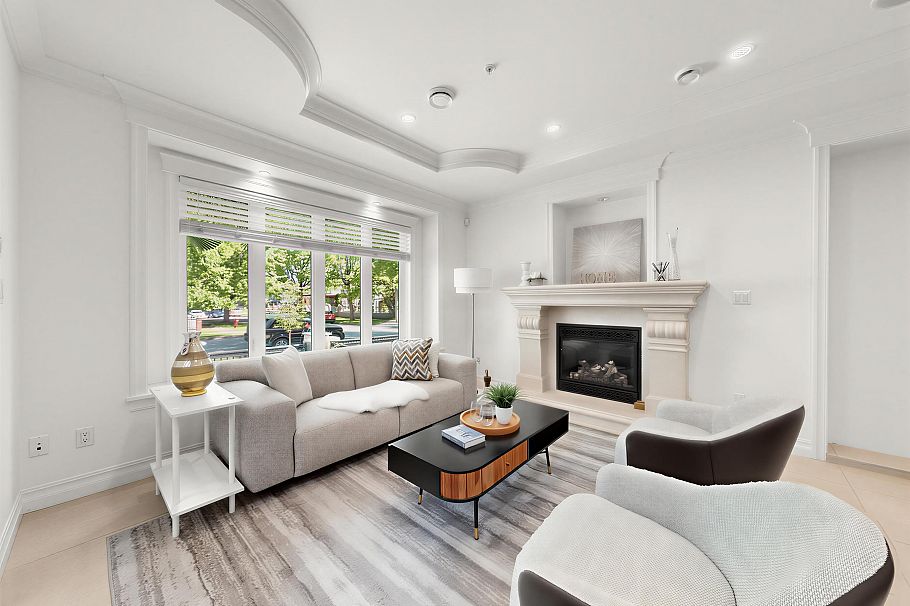 2456 E 45th Avenue Vancouver, BC - 1