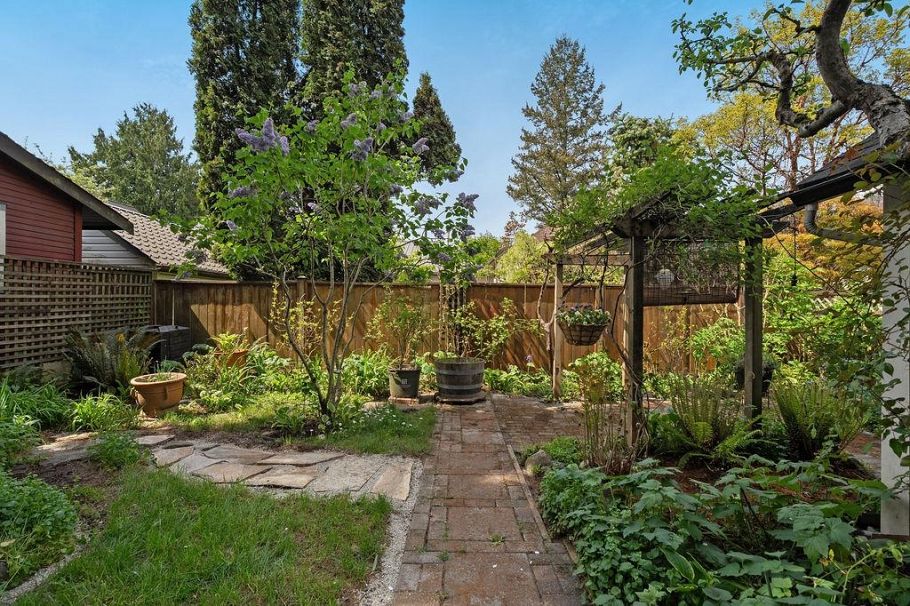 1117 Semlin Drive Vancouver, BC - 36