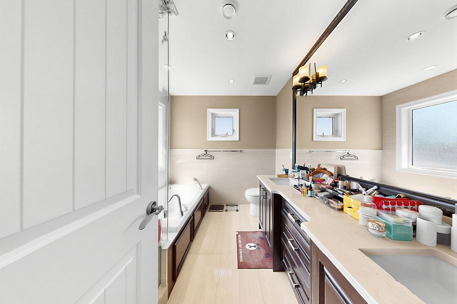 2456 E 45th Avenue Vancouver, BC - 19