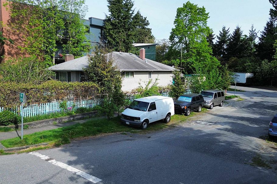 1385 E 7th Avenue Vancouver, BC - 5