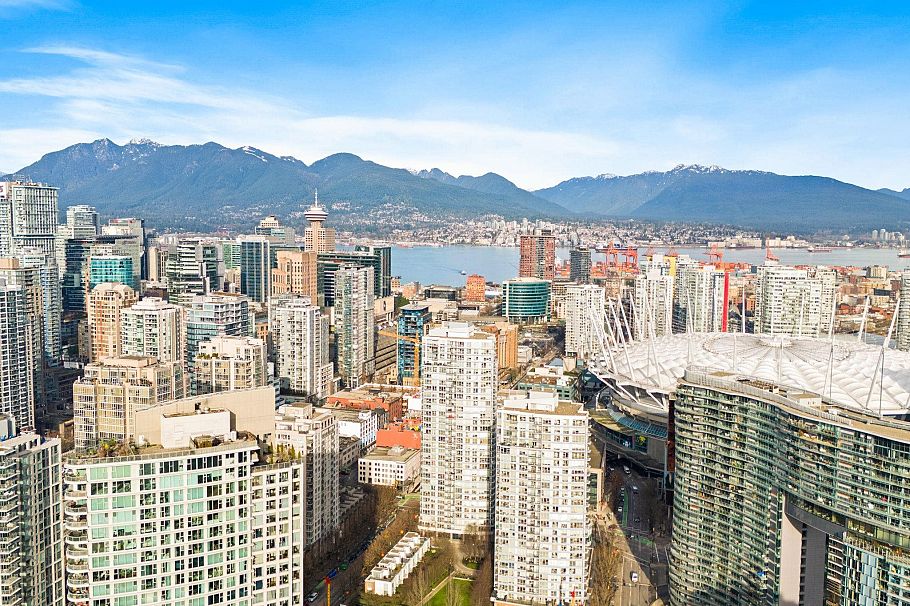 3705 928 Beatty Street Vancouver, BC - 1